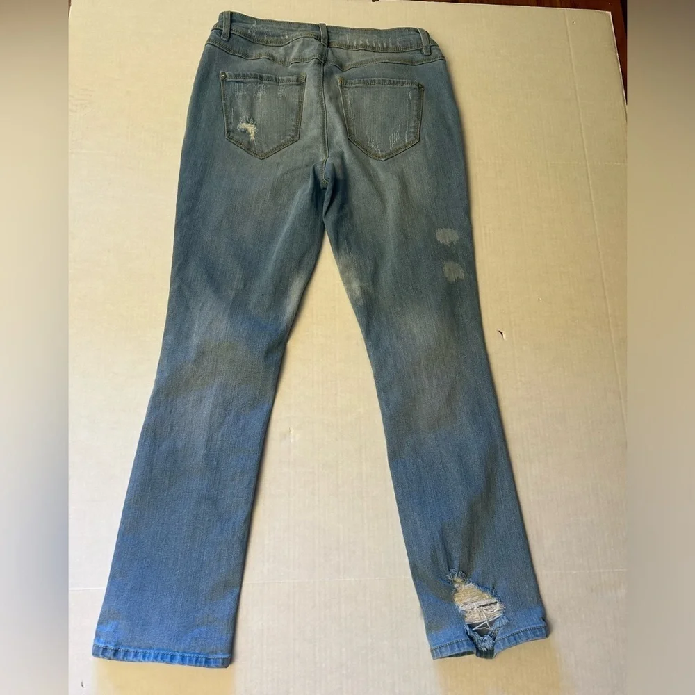EST 1946 Denim Contemporary Blue Jeans Distressed with Natural Fading Sz-6.‎ F8